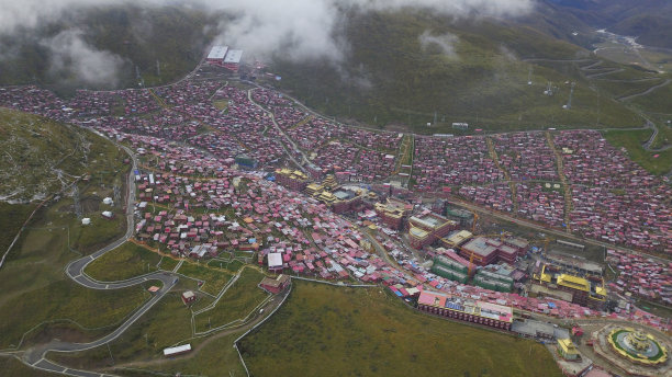 俯瞰山谷校园