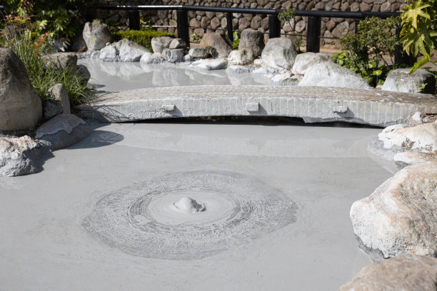 日式温泉泡池