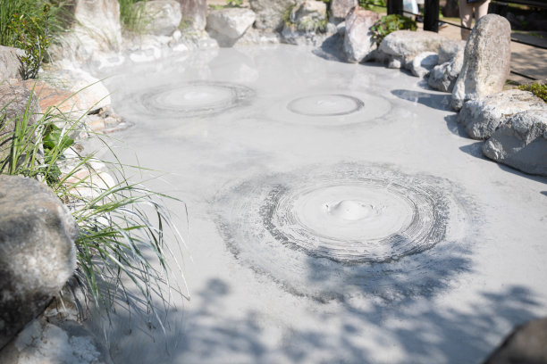 日式温泉泡池