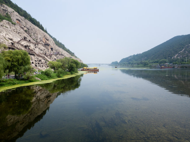 龙门石窟全景图