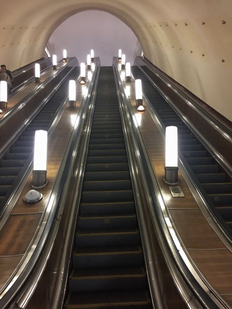 地铁通道楼梯