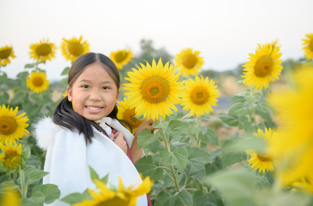 清新女孩夏日写真高清图