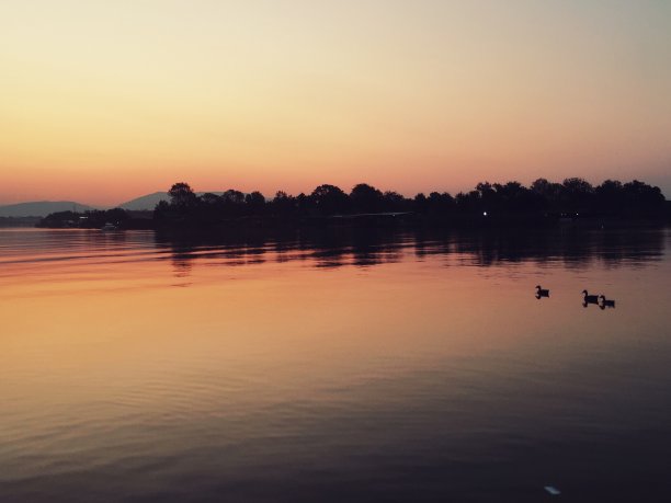 夕阳水纹湖泊波纹