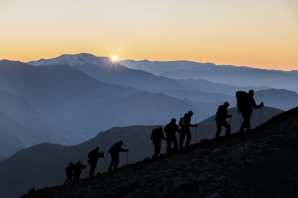 冒险探险登山攀爬