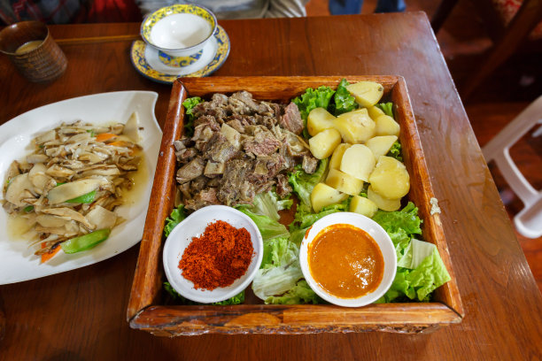 西藏餐饮