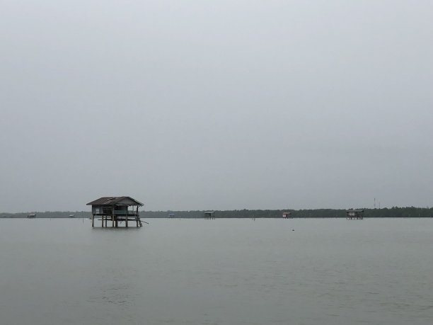 海边沙滩木船风景天空