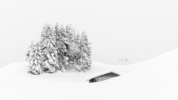 风雪中的小屋