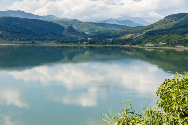 绿水青山河流溪水湖泊