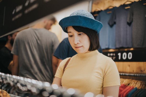 夏装女性服装商场