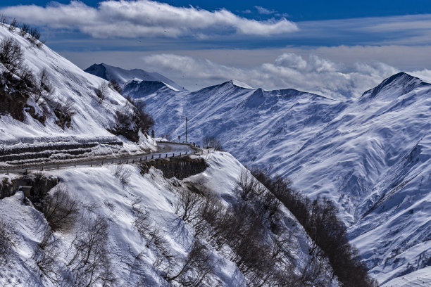 雪天路滑