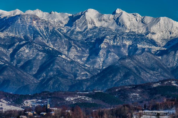 云雾雪山