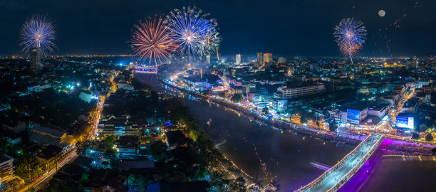 夜空中的烟花