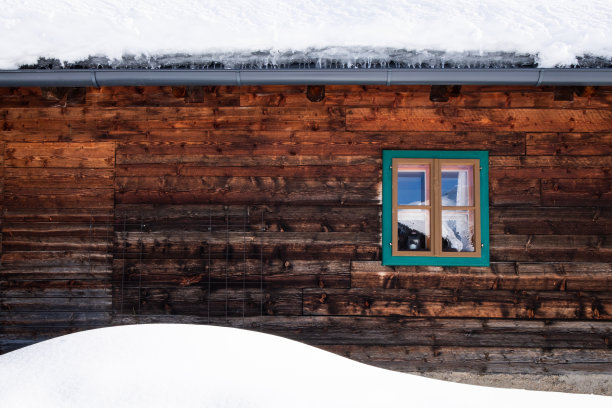 木质冰雪房子