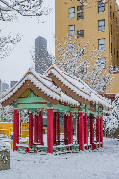 大雪中的亭子