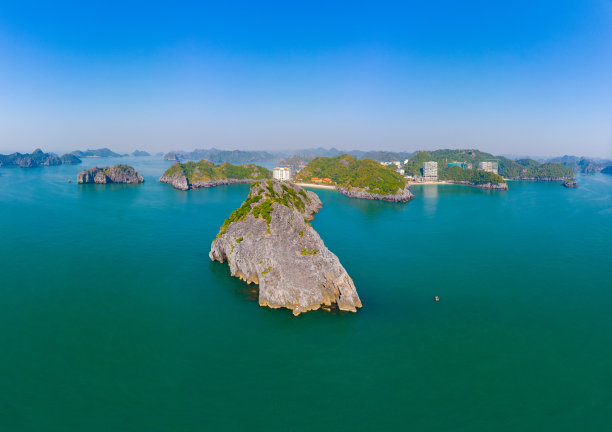 航拍海岛丛林风景