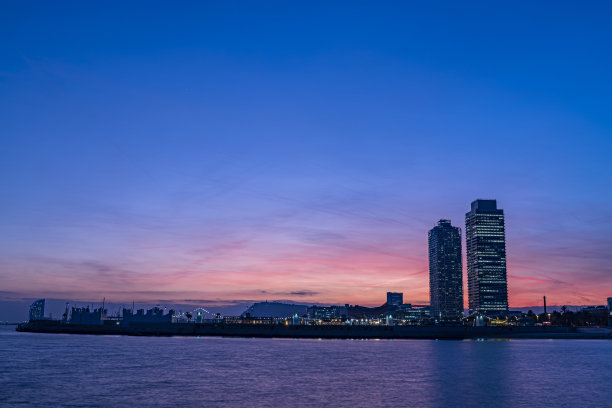 城市别墅夜景