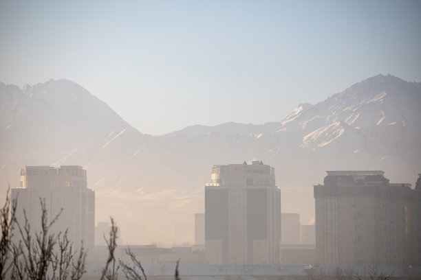 天山高峰