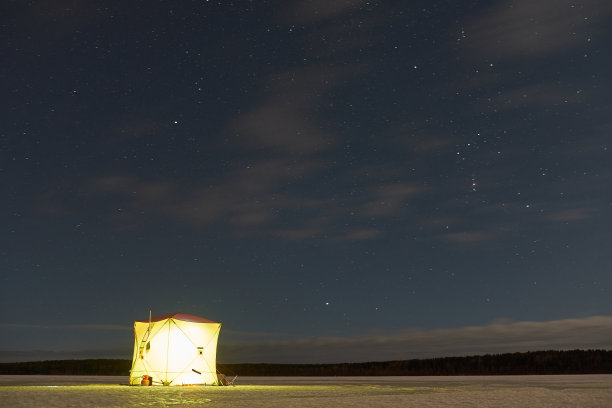 夜晚小屋