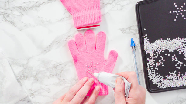 粉色保暖手套