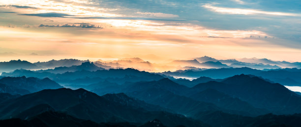 航拍山顶美景