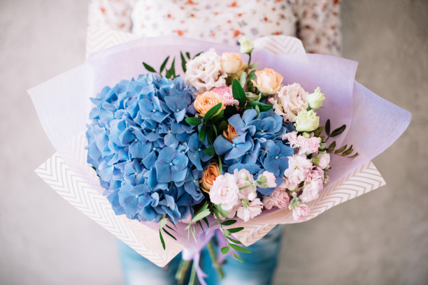 蓝色花卉玫红婚礼背景
