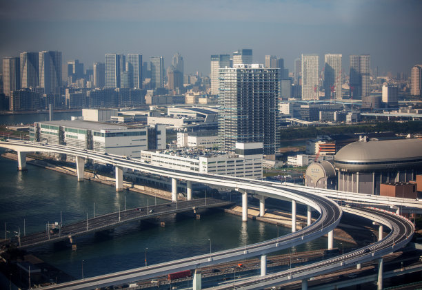 柏油大路上