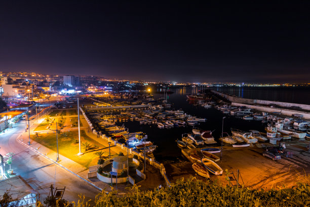 夜色下的小镇风景