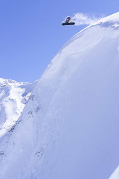 滑雪跳跃