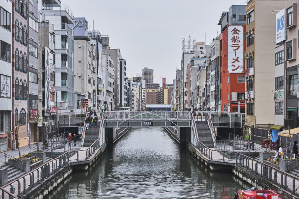 城市江景地产广告