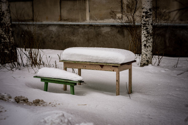 雪中长椅