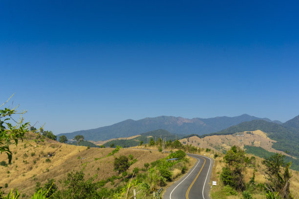 山峰公路日落风景