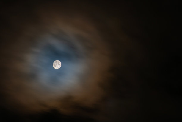 云与moon