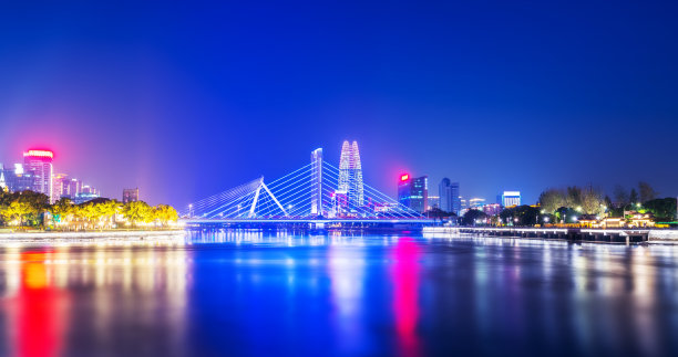 水岸城市夜景