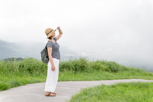 草原旅游女人