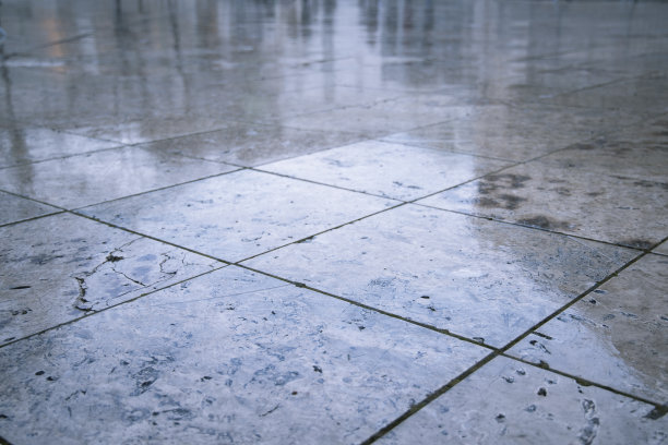 雨天瓦片