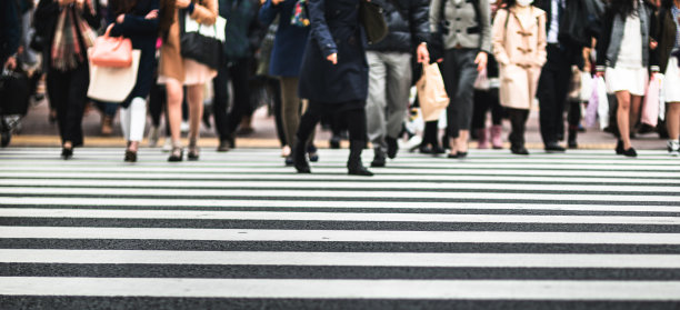 日本街道上的行人