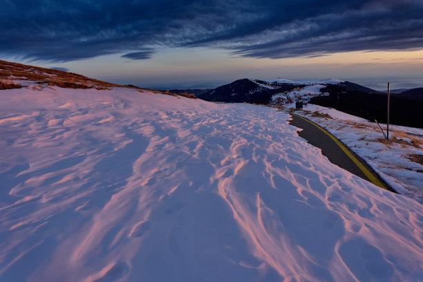 雪天路滑