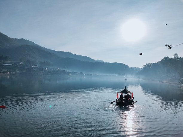 美丽的湖面风光