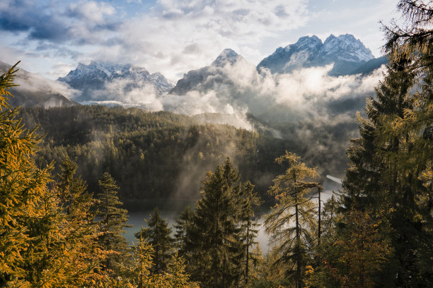 喀斯特山峰