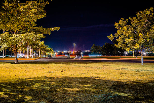 夜晚公园道路