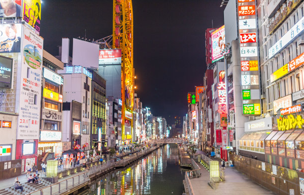 日本街道上的行人