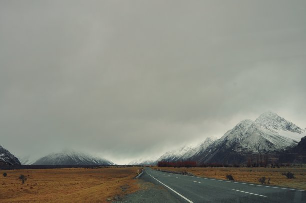 汽车雪山