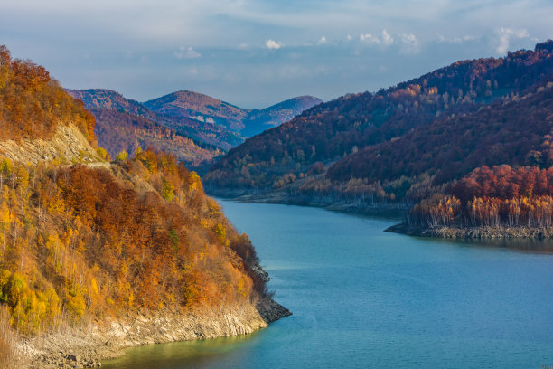 绿水青山河流溪水湖泊