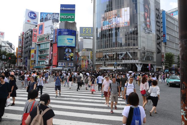 日本街道上的行人