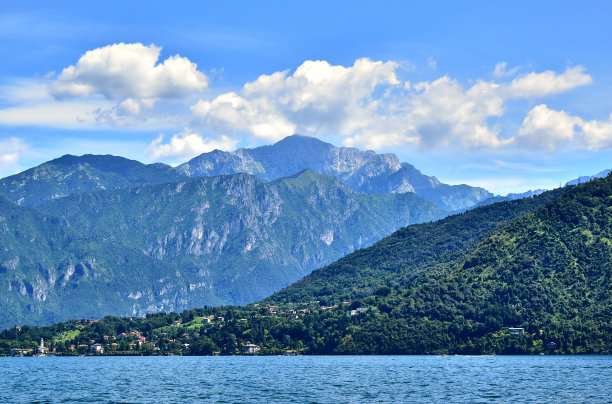 地产别墅湖景