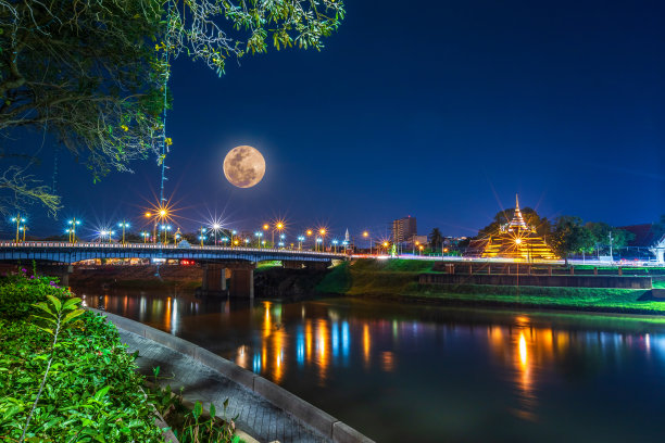 城市夜景红色汽车广告