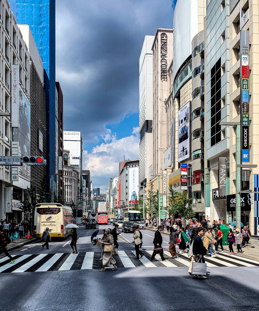 日本街道上的行人