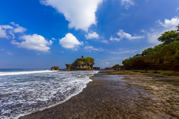 夏季海边建筑自然风光背景素材