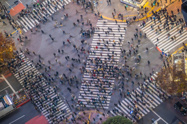 日本街道上的行人