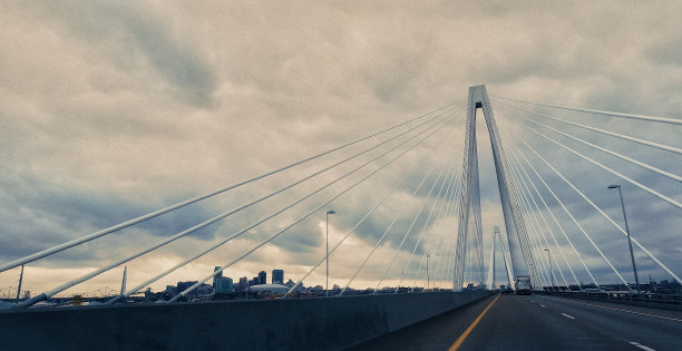 雨前天空公路